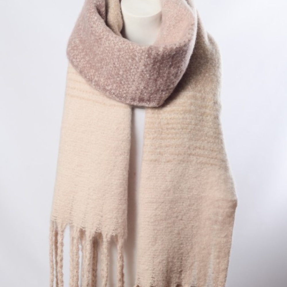 🦄LAST 1 🦄SOFT & WARM SCARF -PRICE IS FIRM - Picture 2 of 3